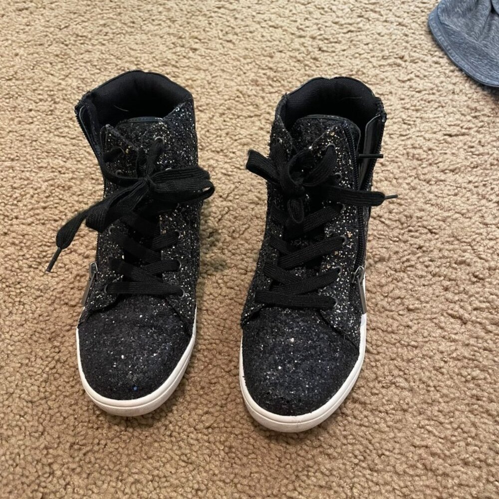 Kidpik Shoes Size 4